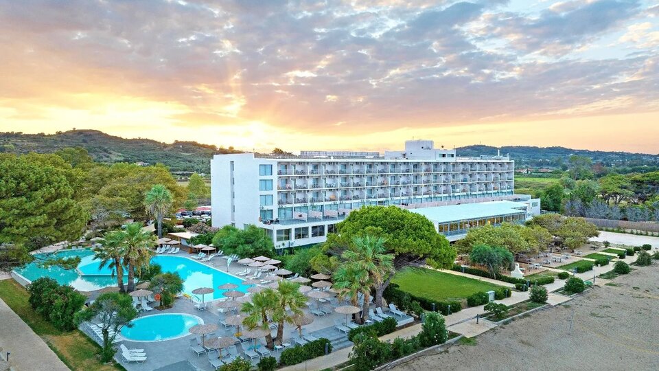 Ninos Grand Hotel & Resort 