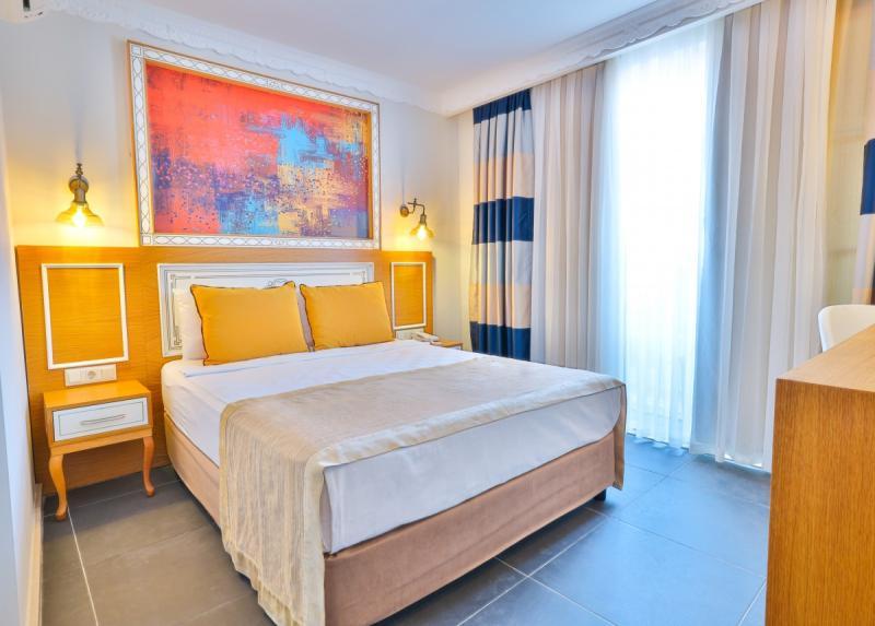 Crystal Club World Of Colours Hotel