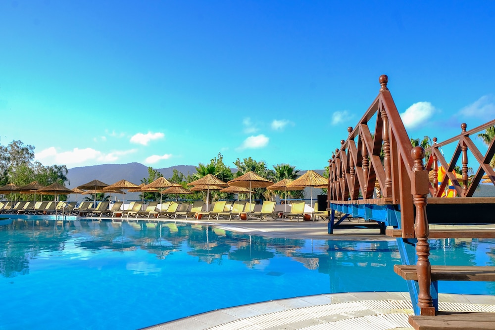 Bodrum Holiday Resort & Spa