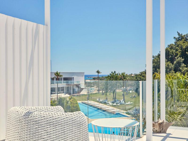 So White Club Resort
