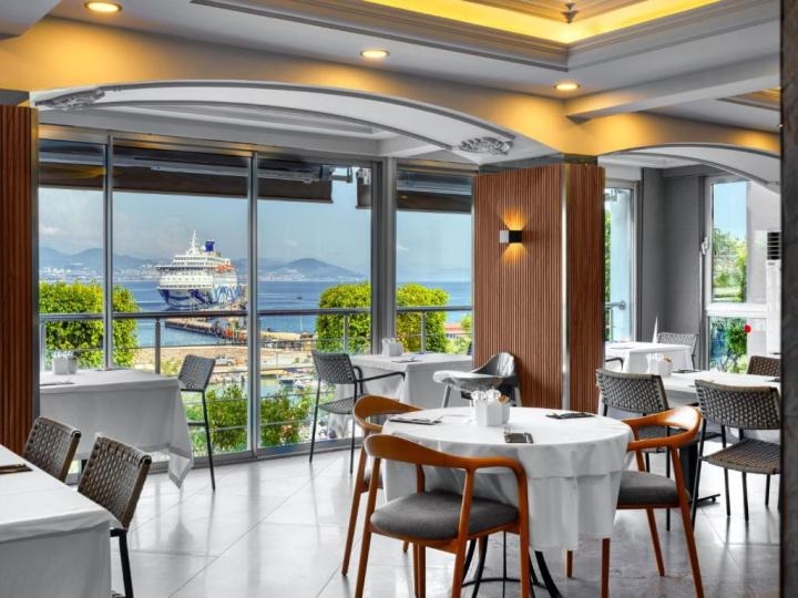Numa Port Hotel