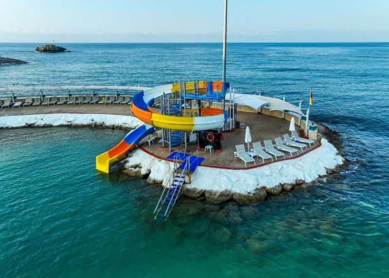 Orange County Resort Alanja Hotel