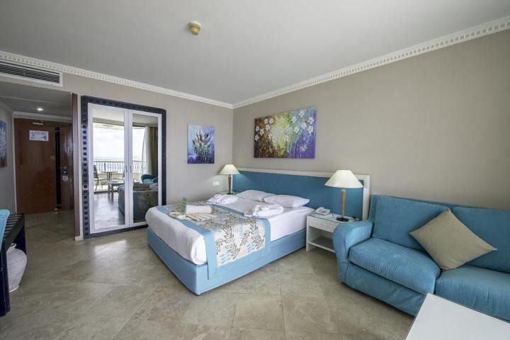 Sunrise Queen Resort & Spa