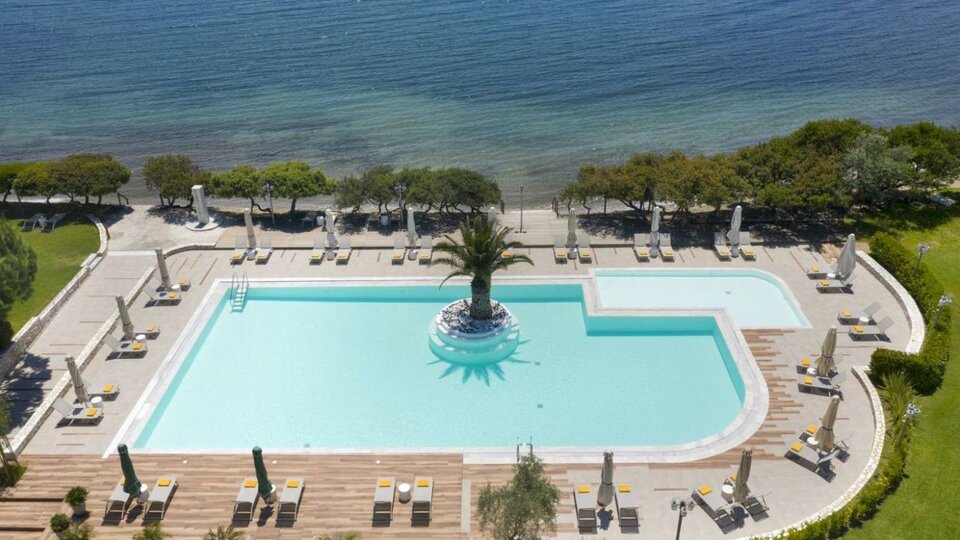 Negroponte Resort