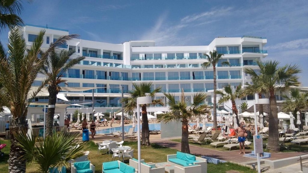 Vrissaki Beach Hotel