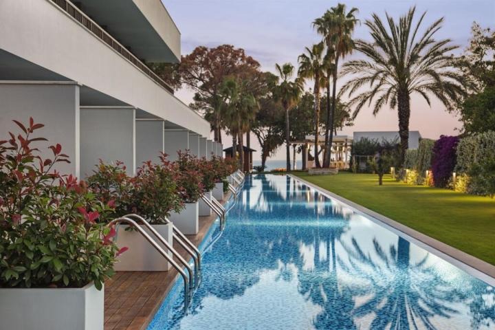 Acanthus & Cennet Barut Collection