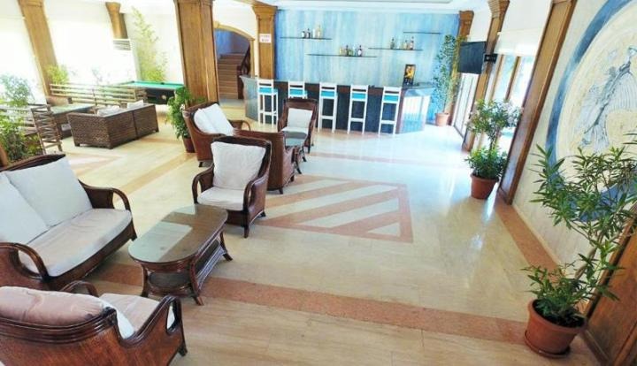 Hotel Tiana Beach
