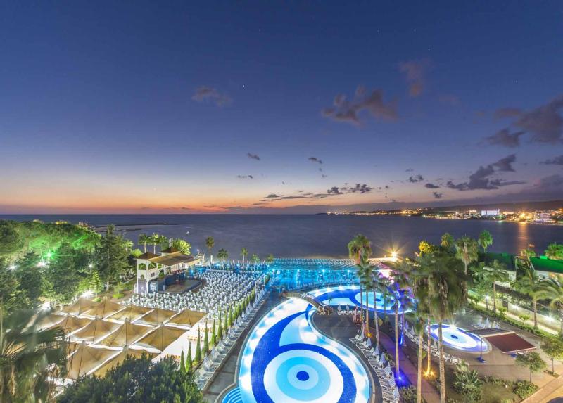 Lonicera World Hotel