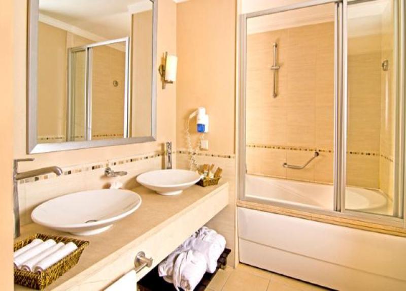 Korumar Deluxe Hotel