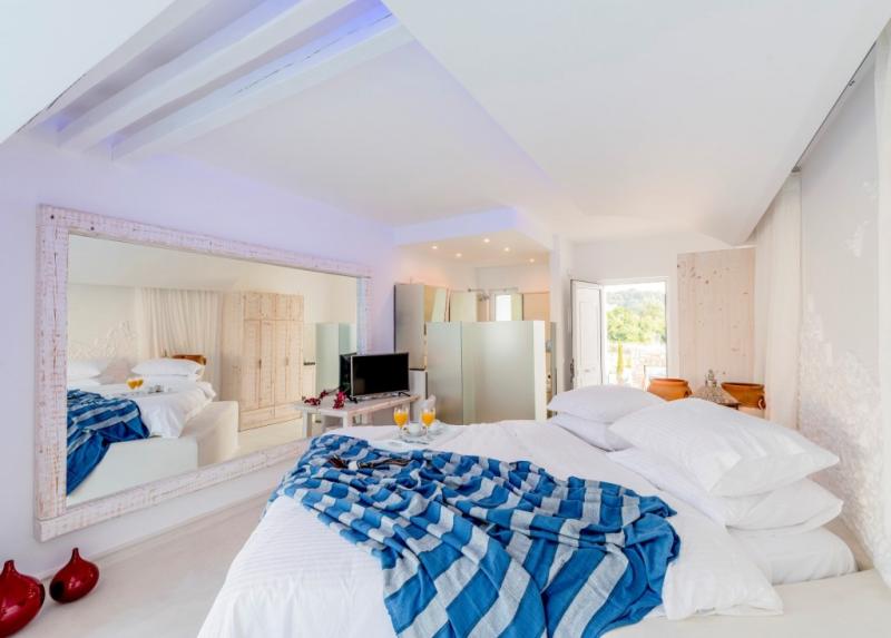 Kouros Home Apartments Hotel