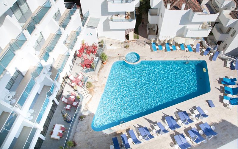 Ponz Hotel