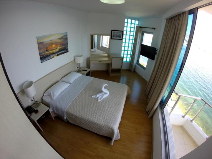 Hotel Titania