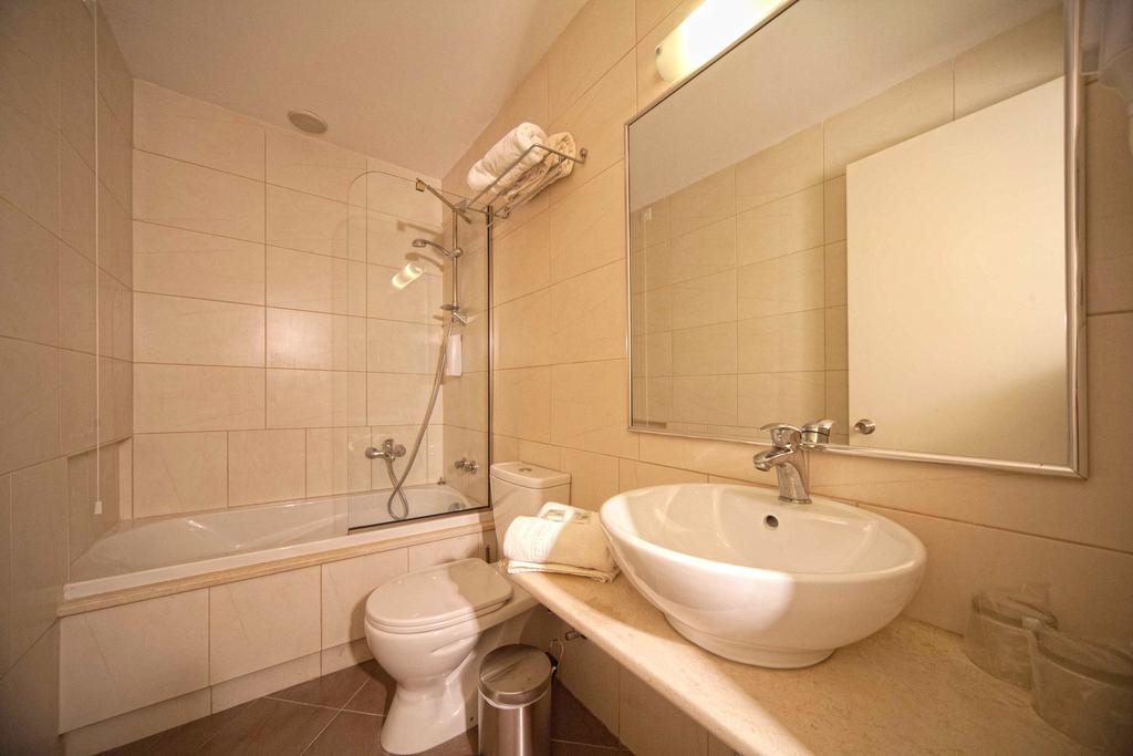 Delfinia Hotel 