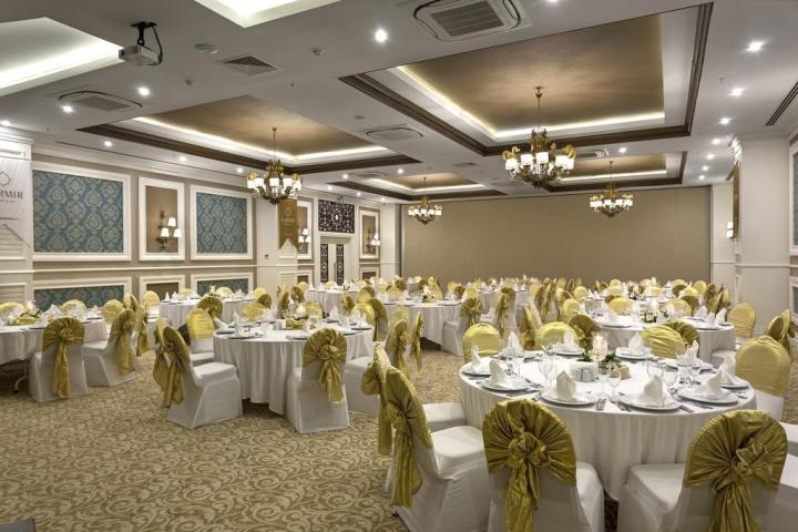 Karmir Resort Hotel