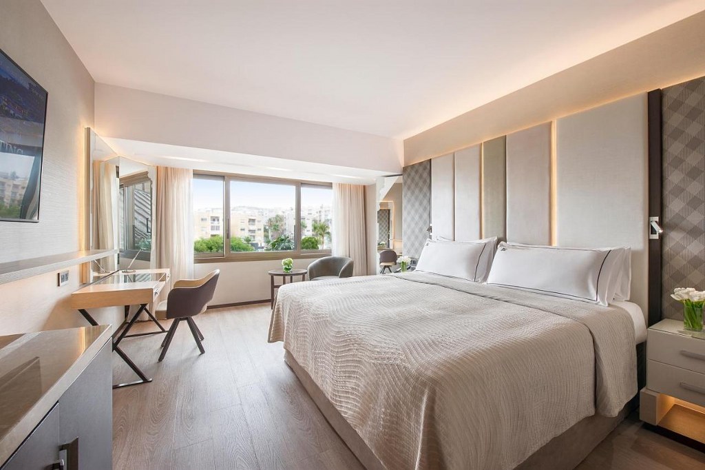 Four Seasons Hotel