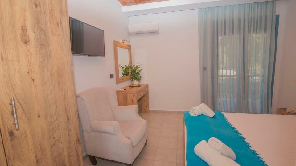 Akrotiri Resort