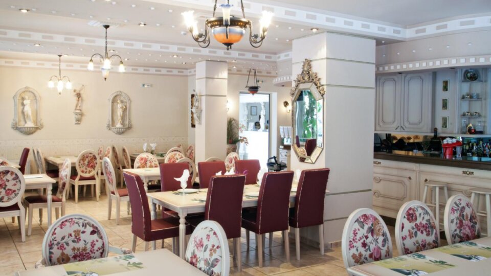 Parthenon Art Hotel