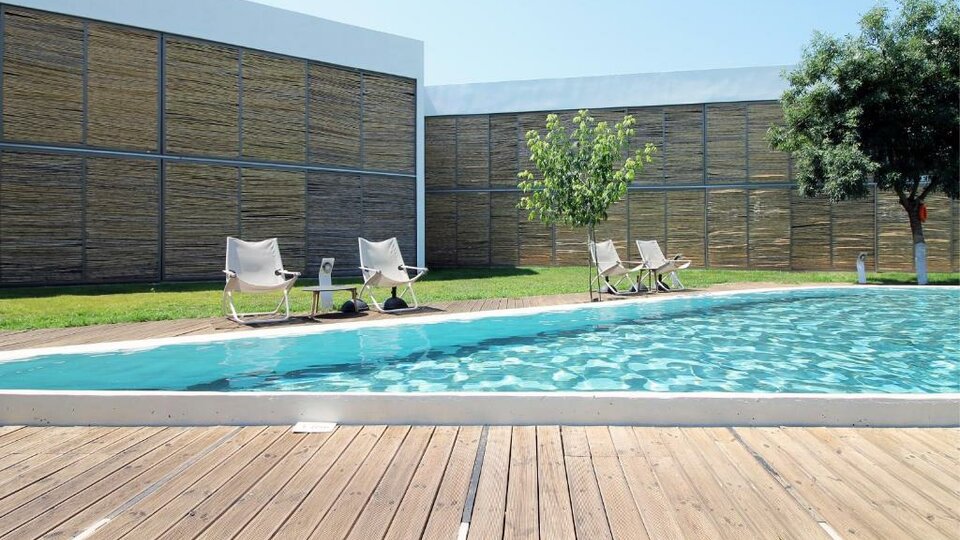 Despotiko Apartment Hotel and Suites