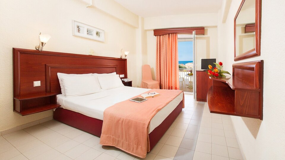Xenios Loutra Beach