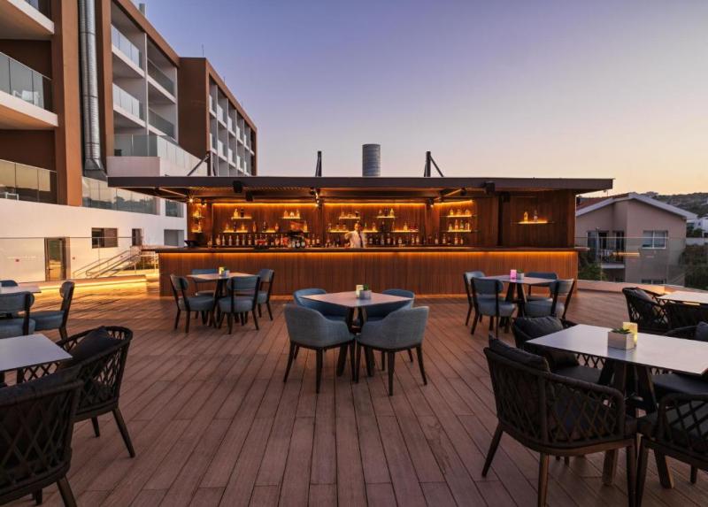 Leonardo Crystal Cove & Spa Hotel