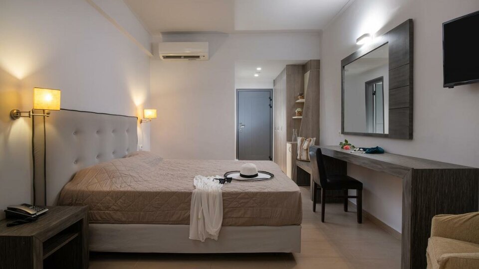 Lagomandra Hotel and Spa