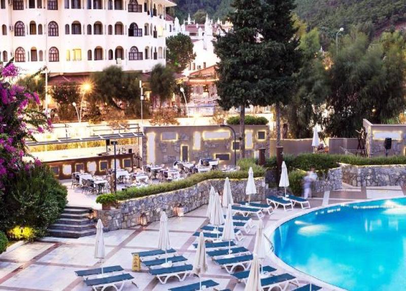 Marti La Perla Hotel