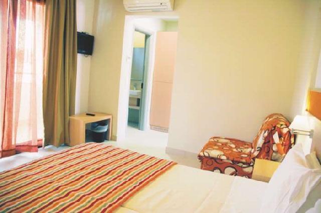 Hotel Lagomandra Beach and Suties
