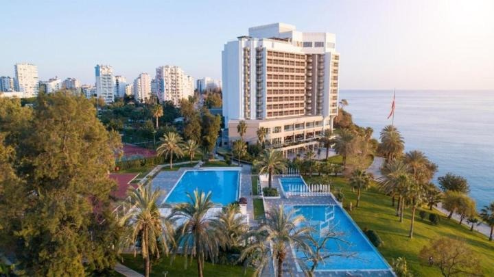 Akra Hotel