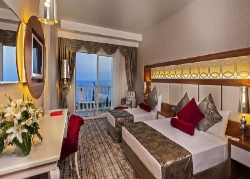 Justiniano Deluxe Resort Hotel