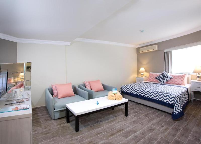 Paloma Marina Suites Hotel