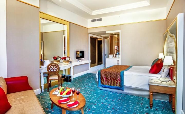 Royal Taj Mahal Hotel