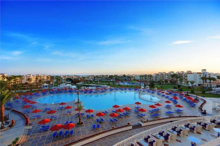 Pick Albatros Dana Beach Resort