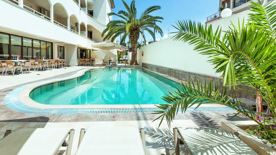 Elinotel Polis