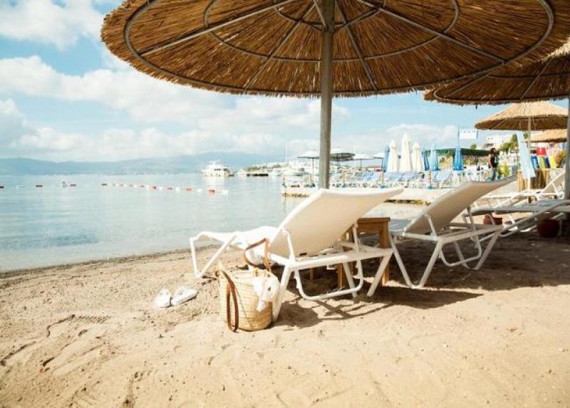Bellazure Hotel