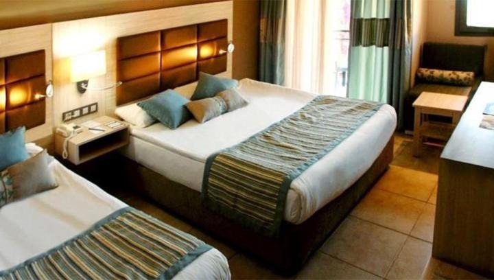 Palmeras Beach Hotel