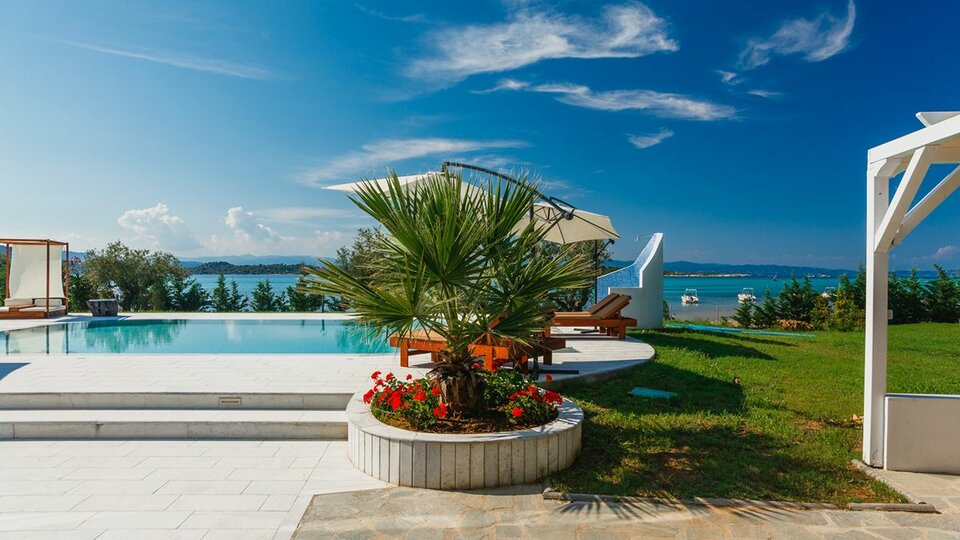 Chrisa Luxury Villa