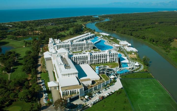 Titanic Deluxe Golf Beach