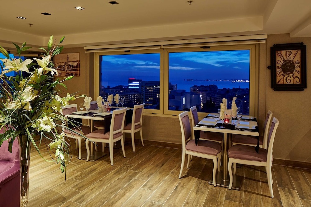 DoubleTree by Hilton Hotel Izmir - Alsancak
