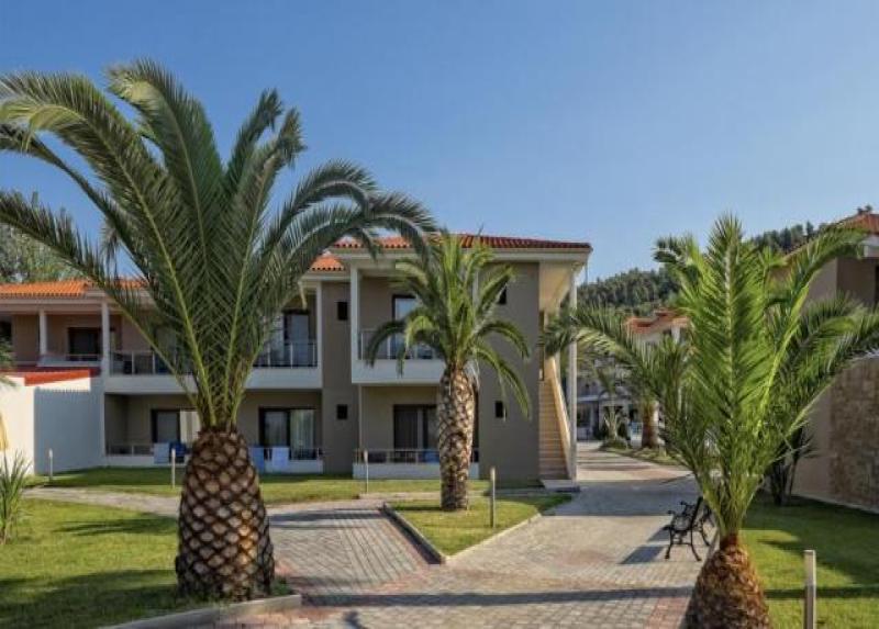 Lagomandra Beach Hotel