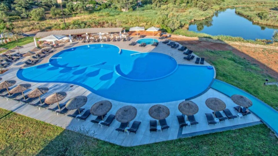 Ninos Laguna Holiday Resort 