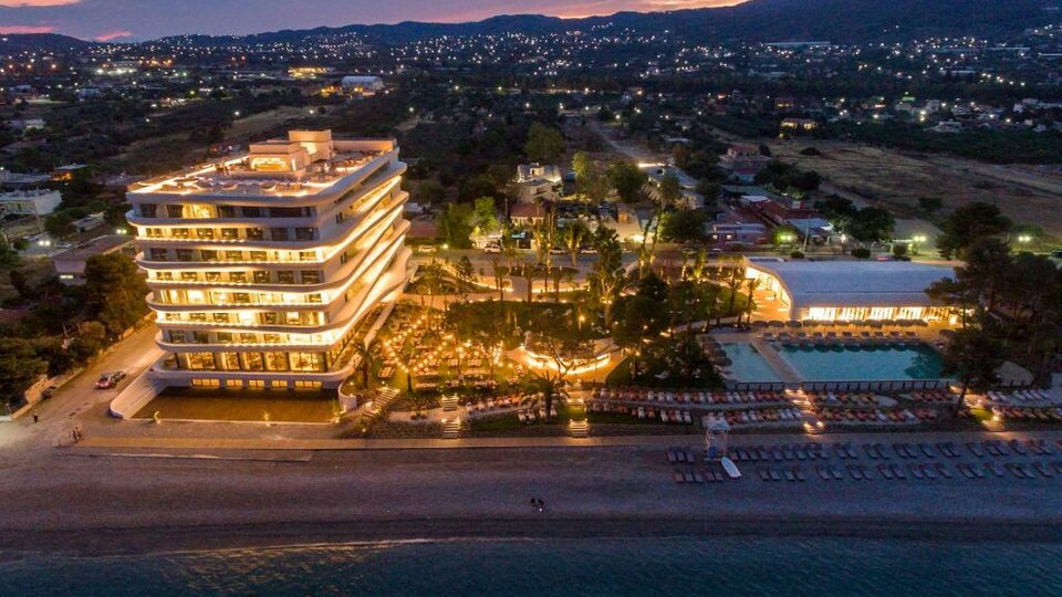Isla Brown Corinthia