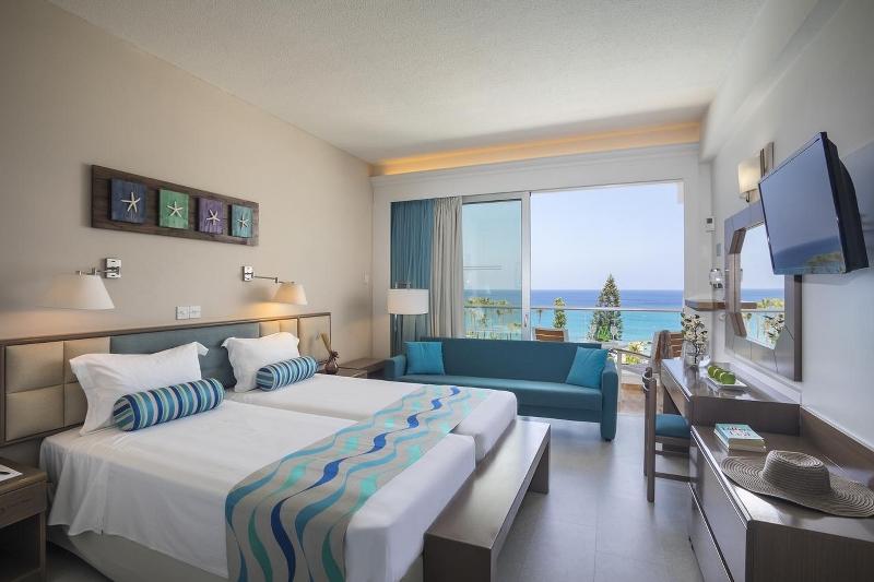 Cavo Maris Hotel
