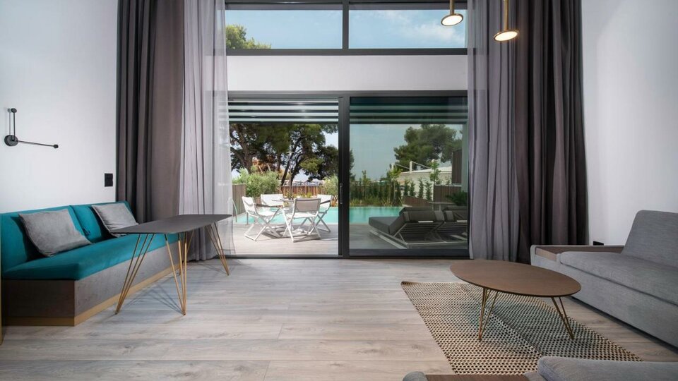 Hotel Lagomandra Beach and Suites