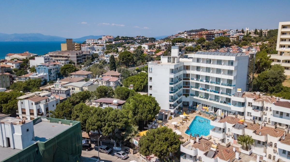 Ponz Hotel