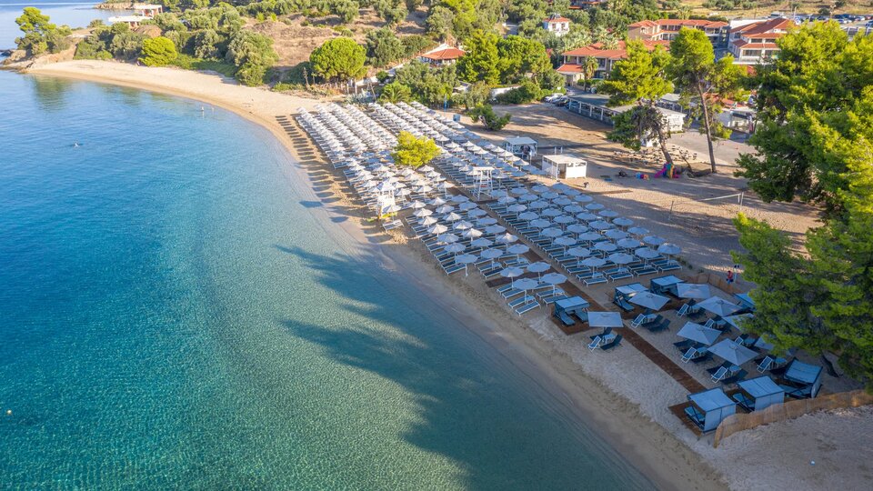 Hotel Lagomandra Beach and Suites