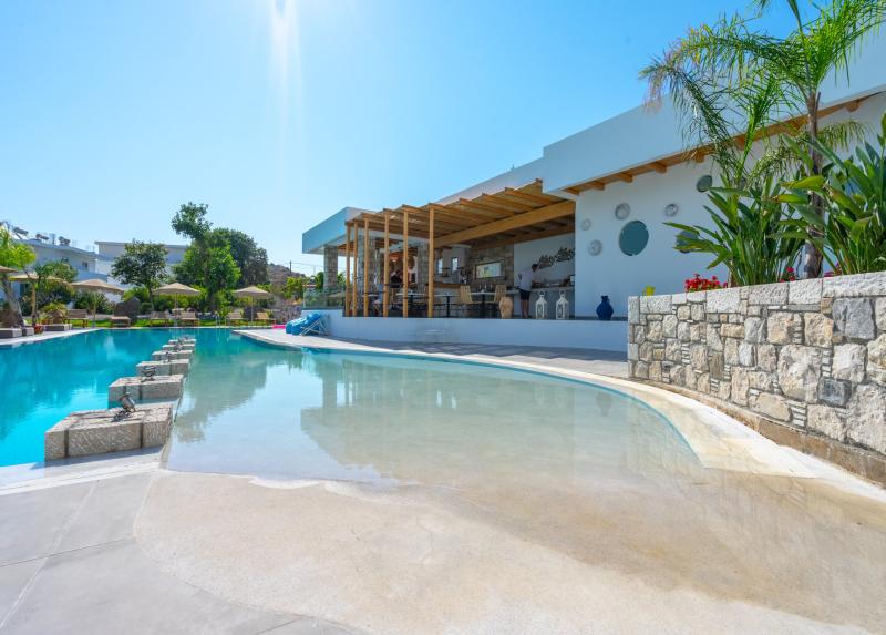 Kouros Home Apartments Hotel