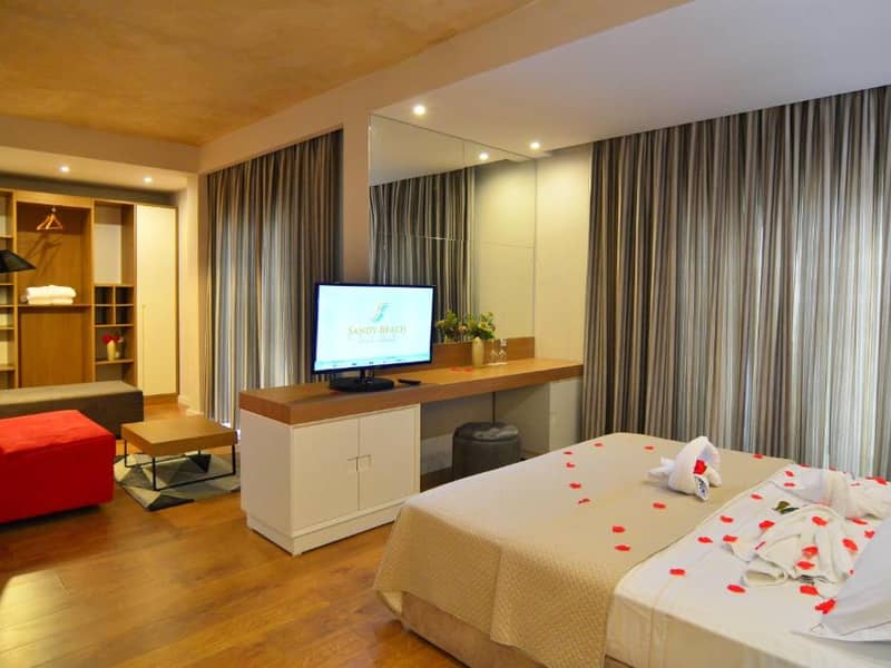 Hotel Sandy Beach Resort