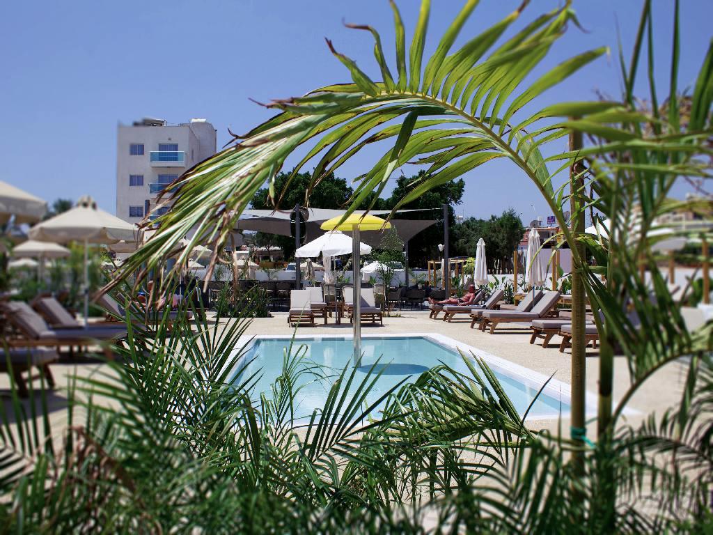 Kapetanios Bay