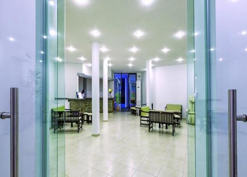 Xenios Dolphin Beach Hotel
