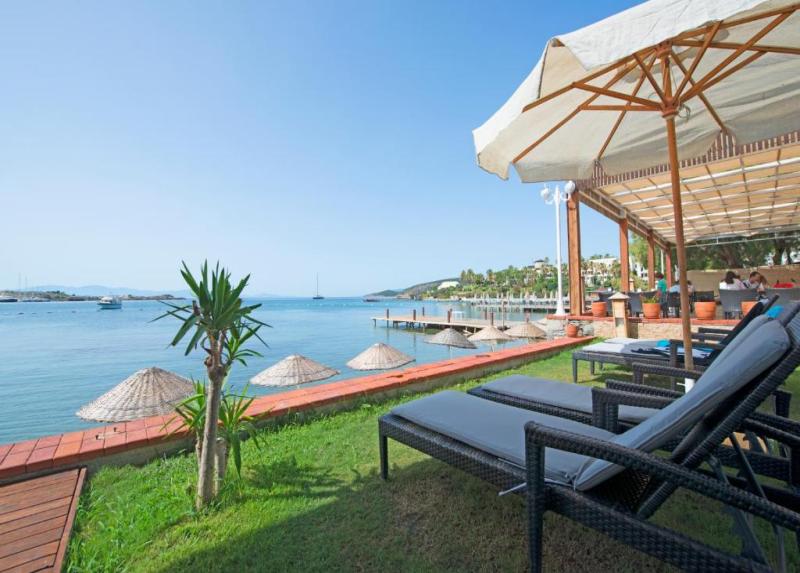 Costa Luvi Hotel